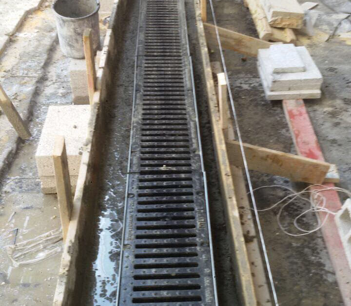 קידוח בנטונייט להחדרת תעלת ניקוז